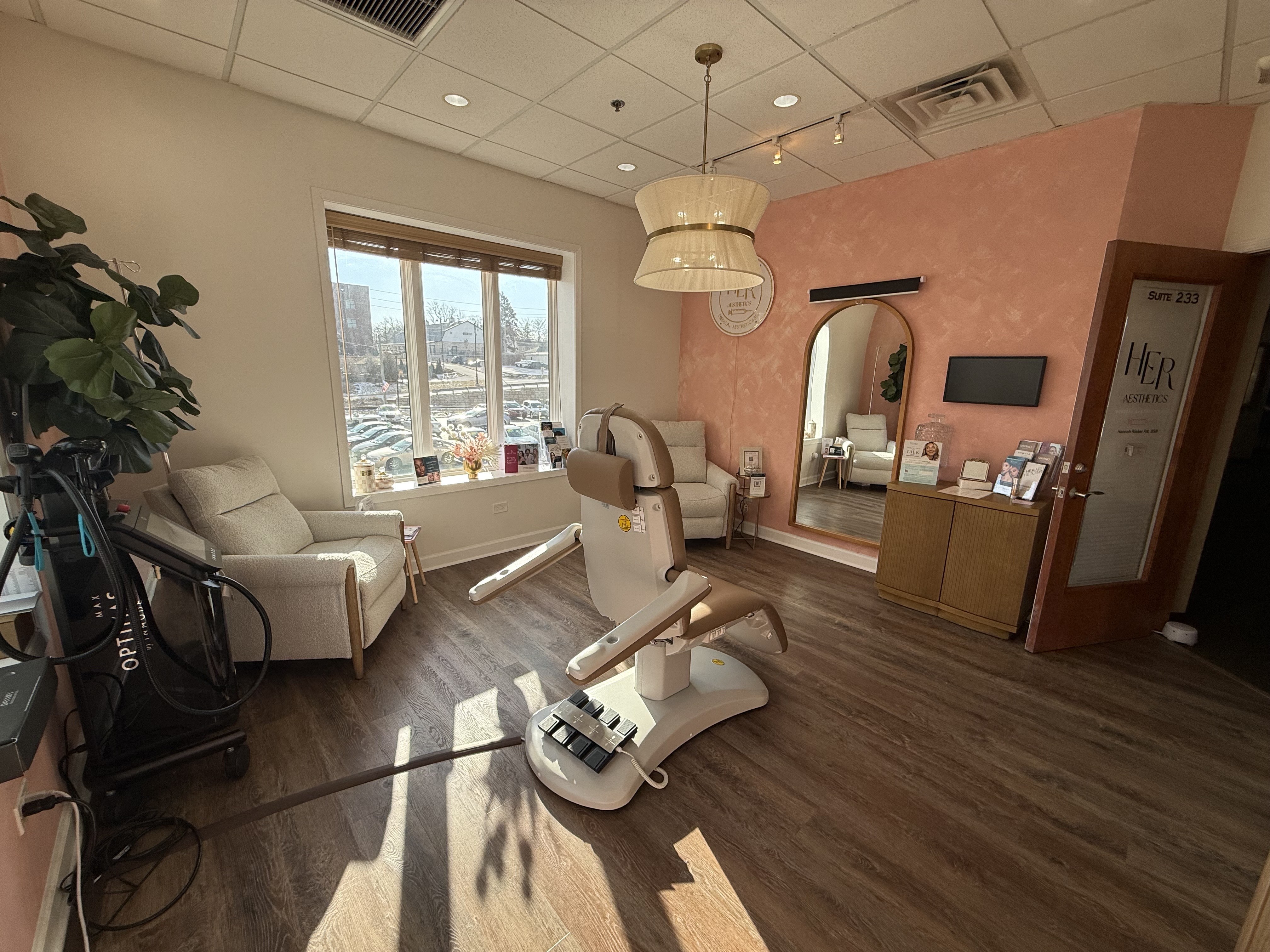 Beauty professional office space Oswego - all-inclusive salon suite $1400 per month