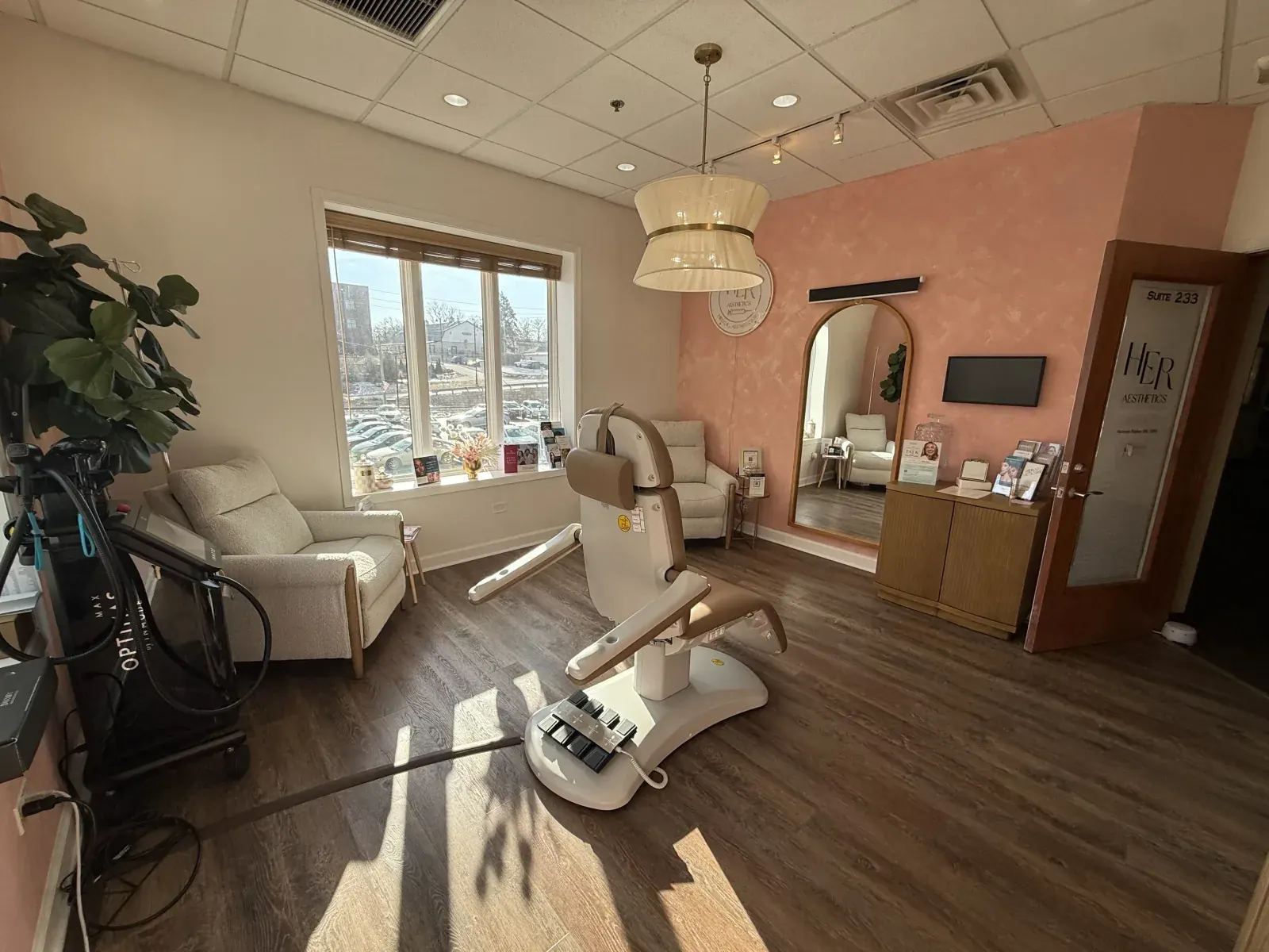 Beauty professional office space Oswego - all-inclusive salon suite $1400 per month